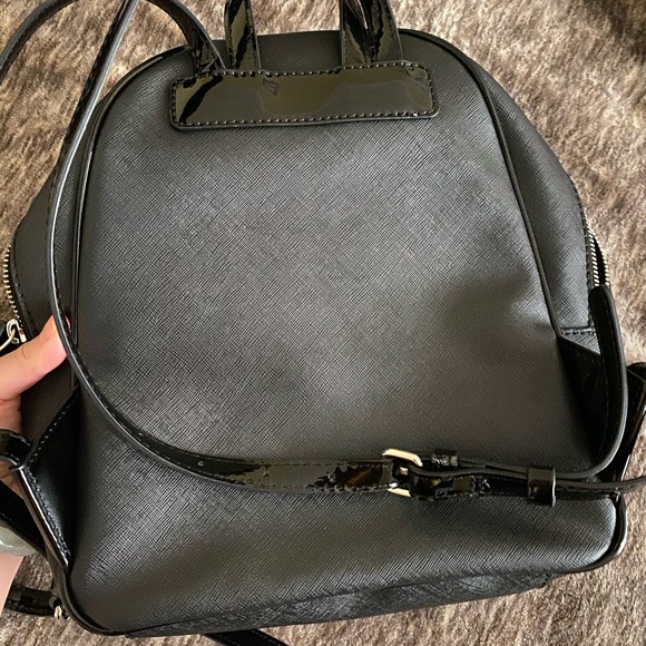 GUESS - Picture 4 of 4